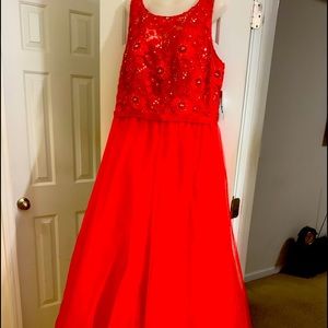 CAMILLE LA VIE RED DRESS. SIZE - 16